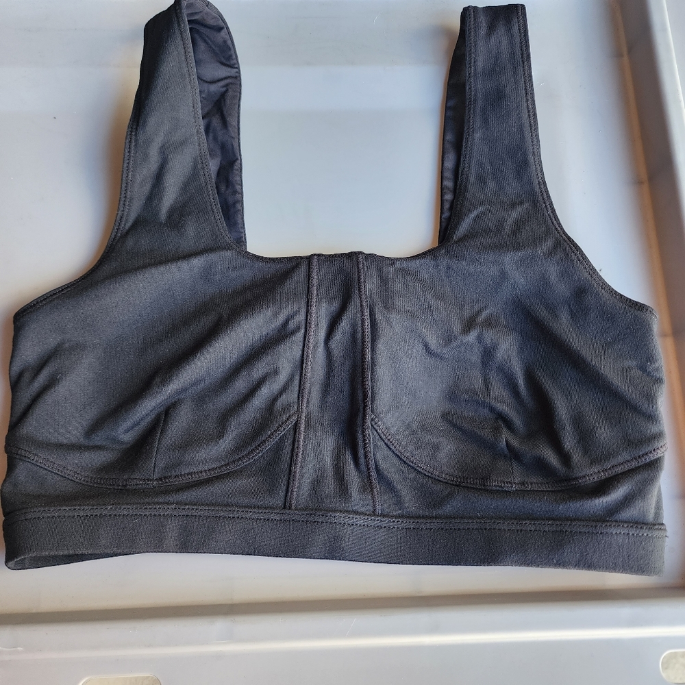 Good American Cup Outline Sports Bra